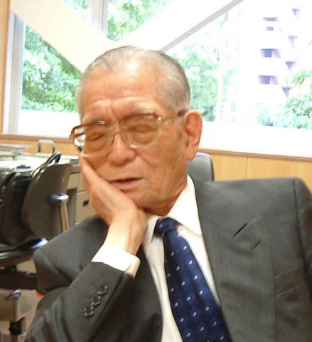 お話をされる小原二郎先生